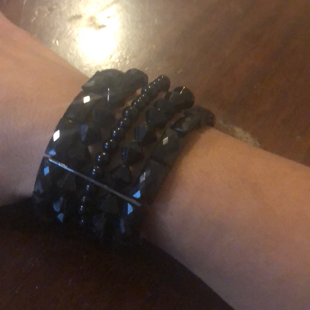 1$ if you buy 4 or more costume jewelry. Bracelet